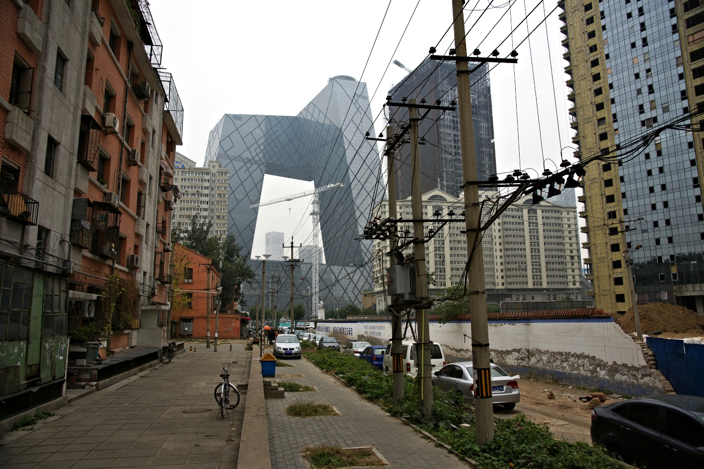 Book Chapter: From Manhattan-ism to Bigness: Reconsidering an